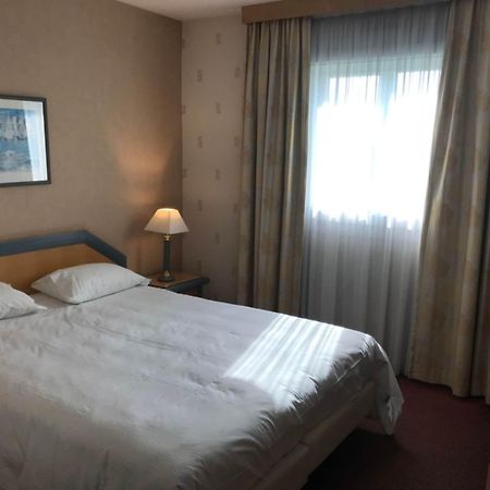 Le Manoir Hotel Orchies Eksteriør billede