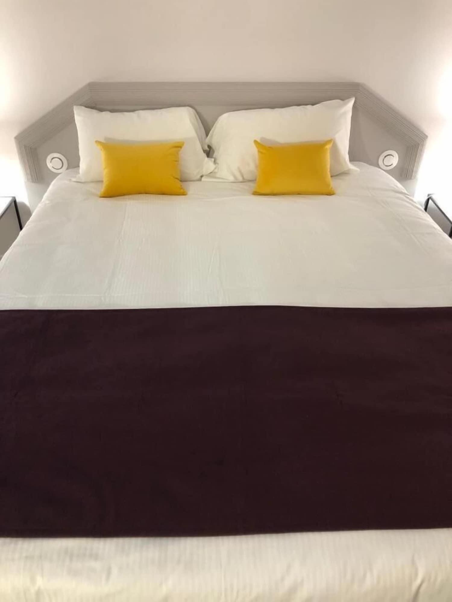 Le Manoir Hotel Orchies Eksteriør billede