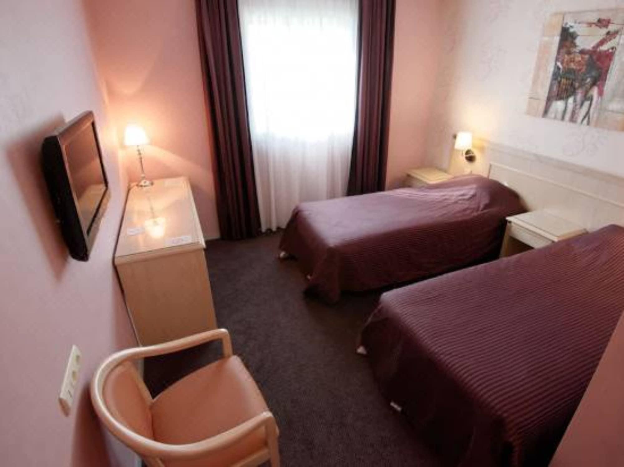 Le Manoir Hotel Orchies Eksteriør billede