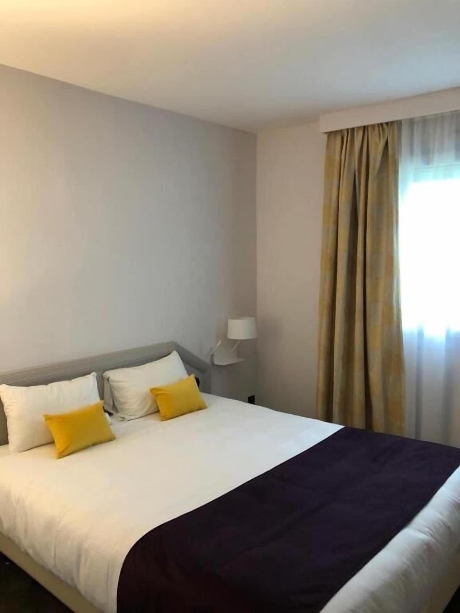 Le Manoir Hotel Orchies Eksteriør billede