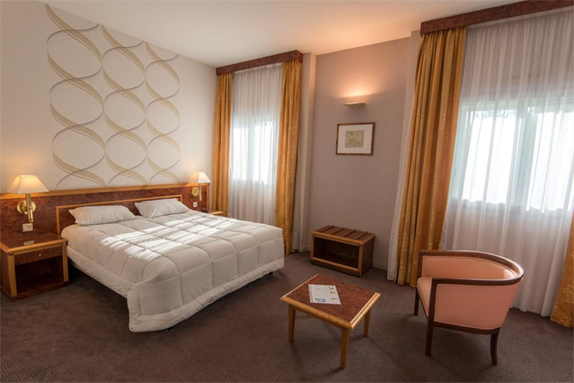 Le Manoir Hotel Orchies Eksteriør billede