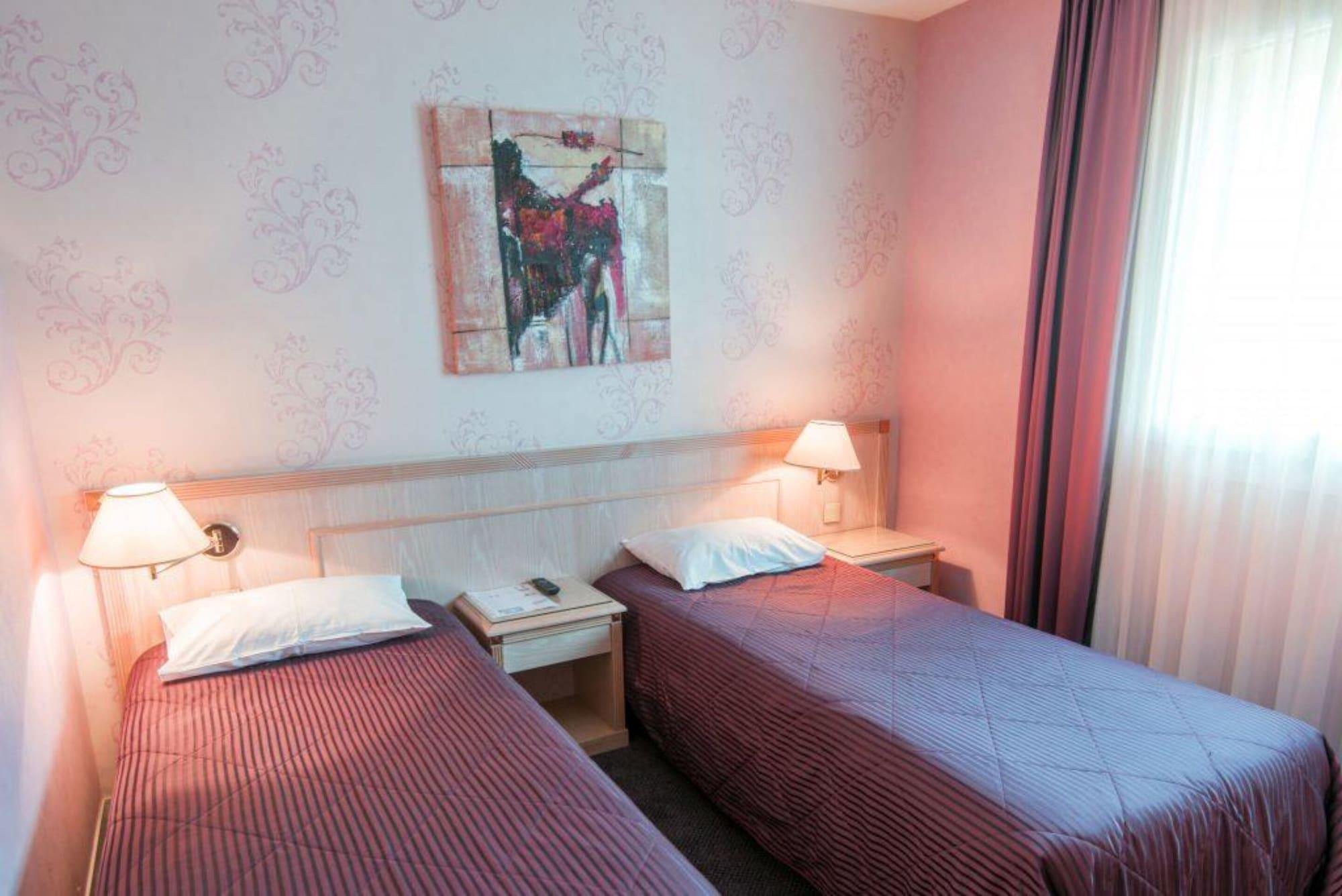 Le Manoir Hotel Orchies Eksteriør billede