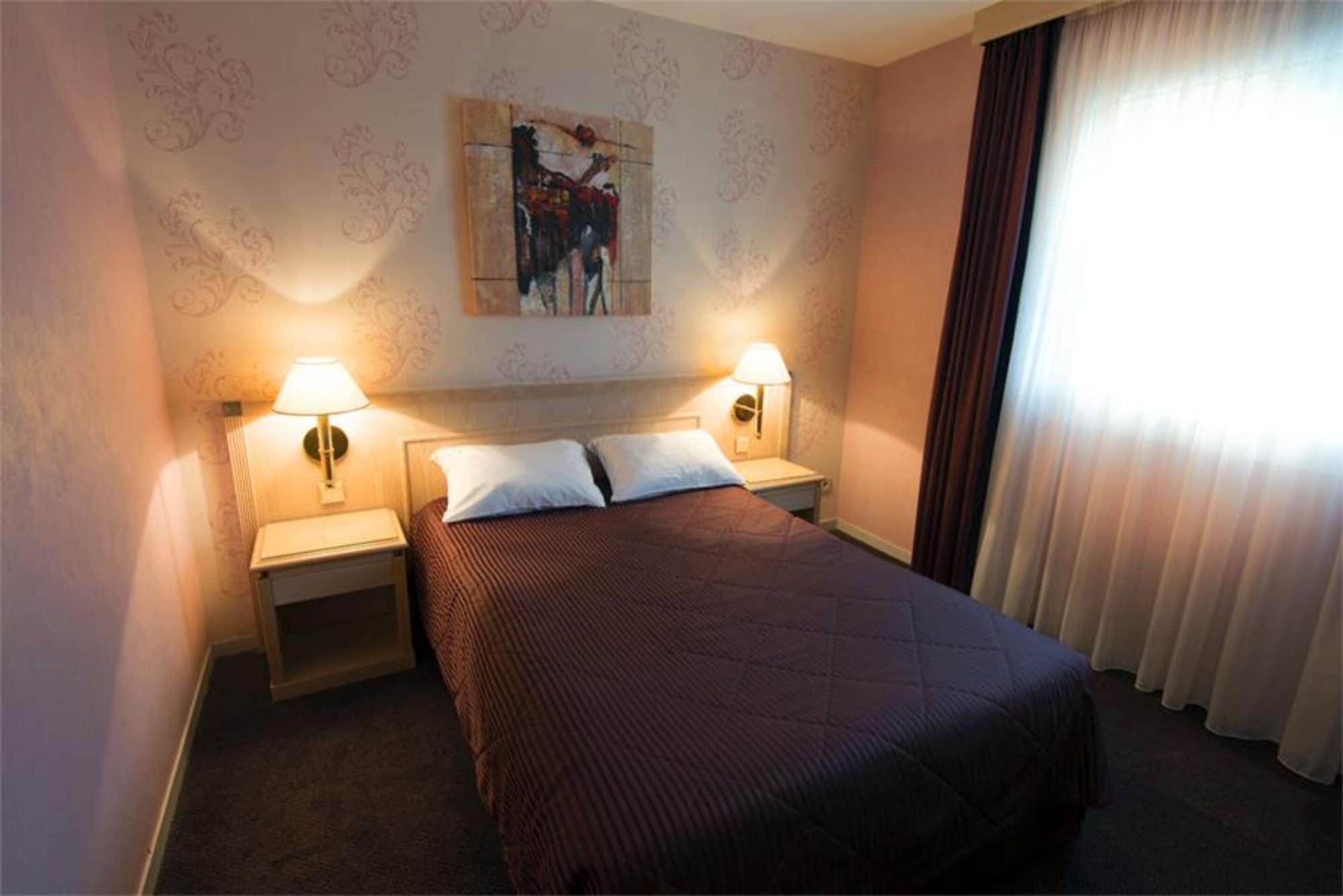 Le Manoir Hotel Orchies Eksteriør billede